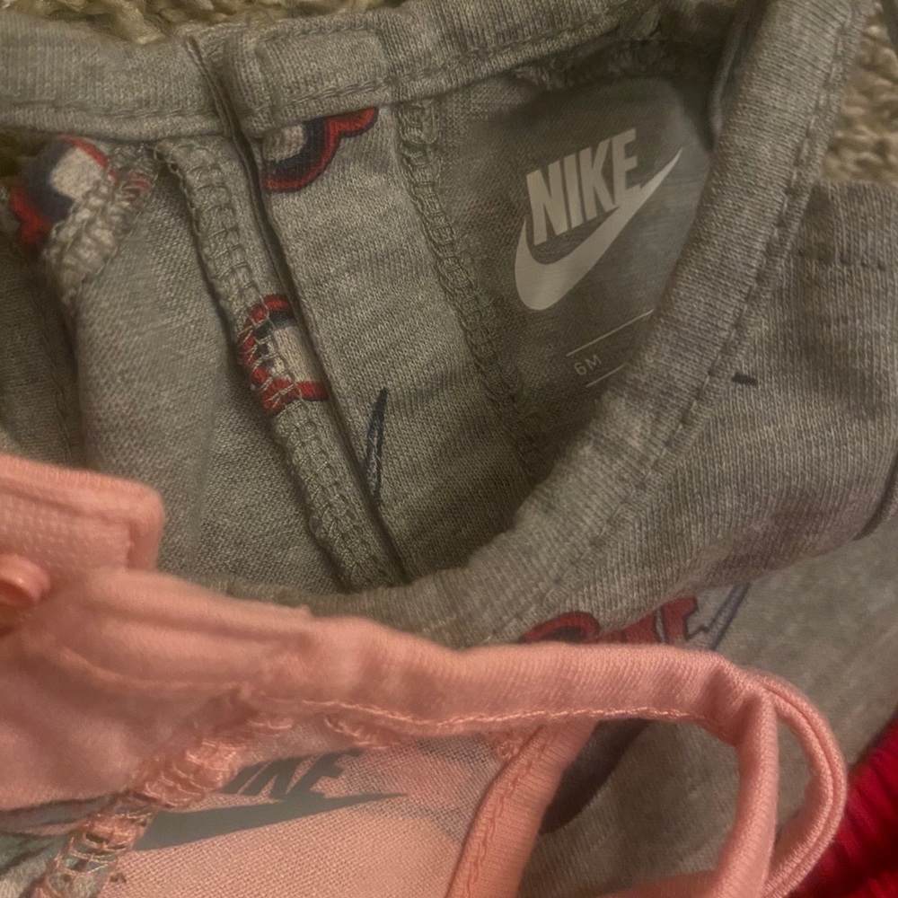 Nike - Picture 2 of 2